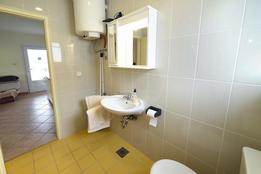 Apartments Galic Kampor Екстер'єр фото